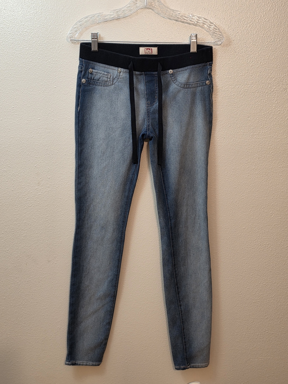 lei Light Wash Skinny Jeggings with Black Elastic Waistband and Drawstring